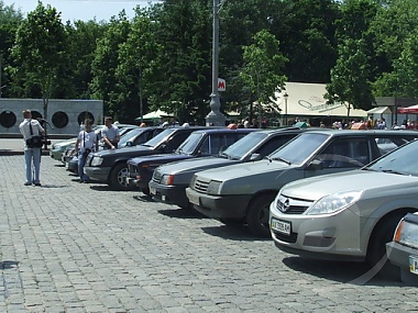 Зображення до:  Автоакция на площади Свободы. Таксисты против налогов и нелегалов