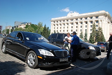 Зображення до:  MercedesVSMercedes. Авто губернатора попало в ДТП