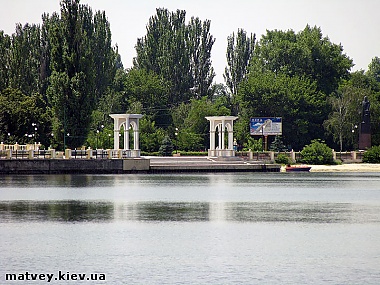 Зображення до:  В Херсонской области появился памятник водяному