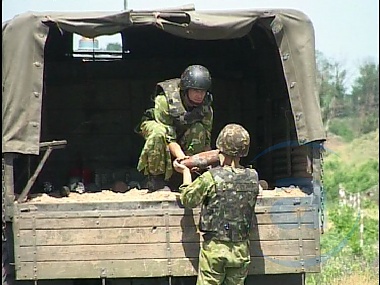 Зображення до:  С арсенала в Лозовой вывезли уже больше 600 тонн боеприпасов