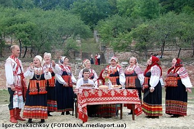 Зображення до:  Песни в вышиванках и эхо, как в горах. Этнофестиваль «Поющие террасы» без микрофонов