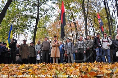 Зображення до:  Годовщина УПА. Коммунисты не поделили памятный знак воинам УПА с милиционерами