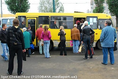 Зображення до:  Госбюджет до конца года должен обеспечить область 26-ю школьными автобусами