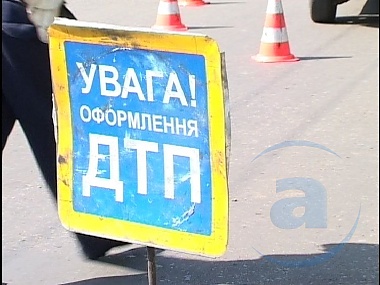 Зображення до:  Автобус и КРАЗ наехали на двух пешеходов в области