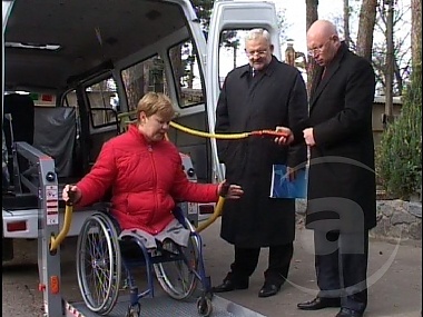 Зображення до:  В Харькове появилось инватакси с лифтом