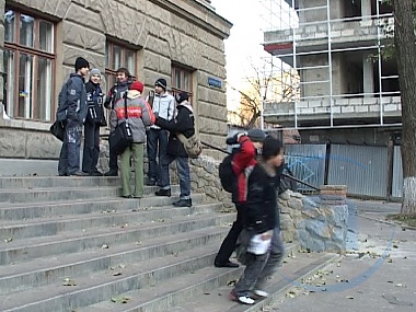 Зображення до:  В харьковских школах карантин закончился. В понедельник снова учеба