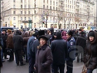 Зображення до:  Забастовка транспортников. Городские власти и бастующие начали переговоры