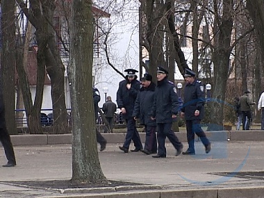 Зображення до:  Выборы и милиция. Действия правоохранителей до и во время голосования