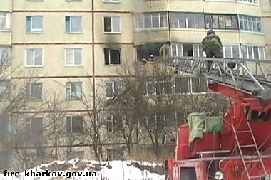 Зображення до:  В десятиэтажке загорелись шкафы. Спасатели эвакуировали людей