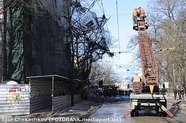 Зображення до:  На проспекте Правды в Харькове начали разбирать завалы