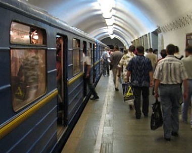 Зображення до:  Теракт или Пасха. Почему в харьковском метро стало больше милиционеров