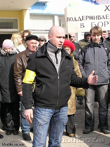 Зображення до:  На митинге местных жителей Пятихаток против расширения гольф-клуба произошла драка