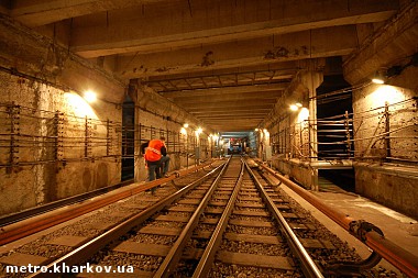 Зображення до:  Остановка в метро. Сработали автотормоза