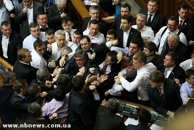 Зображення до:  ВР — сегодня: скандируем, блокируем, дерёмся