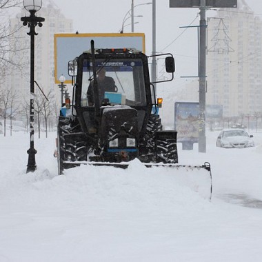 Зображення до:  Уборка снега в Киеве. «Полетели головы»