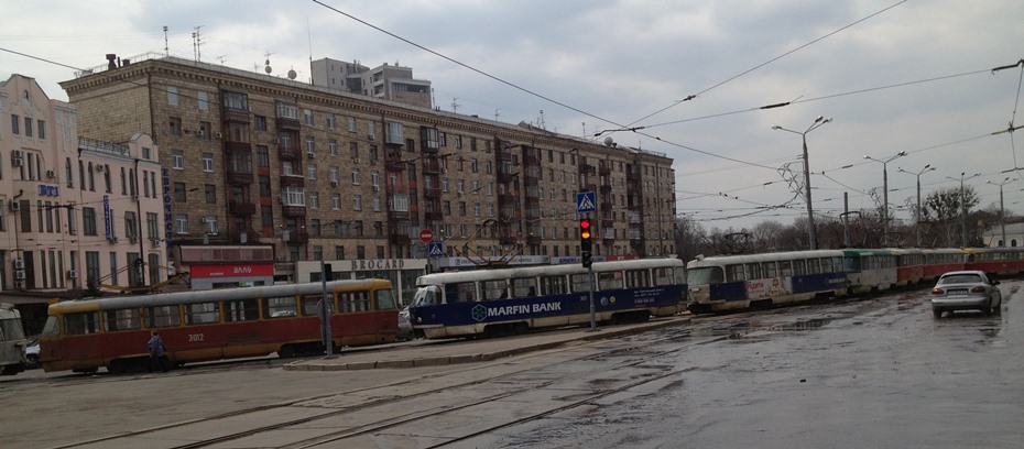 Зображення до:  Чиновники не знают, почему остановился транспорт