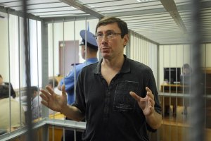 Зображення до:  Луценко: «Передайте врагам, что я снова в строю»