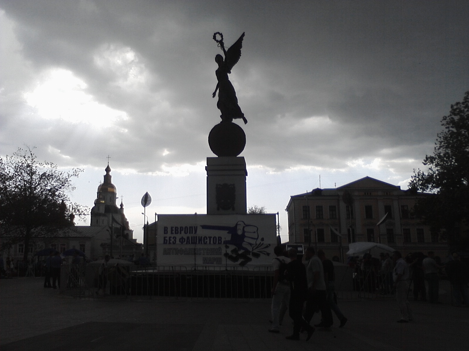 Зображення до:  Митинг Партии регионов разогнала гроза