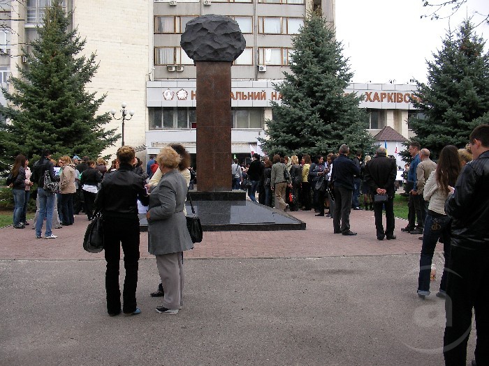 Зображення до:  Ядерную установку в Пятихатках должны достроить в 2014 году