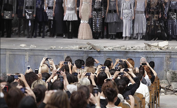 Зображення до:  Paris Haute Couture: день второй — повод тот же