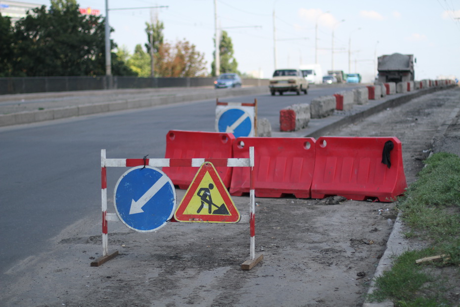 Зображення до:  На мосту через Московский проспект начался ремонт