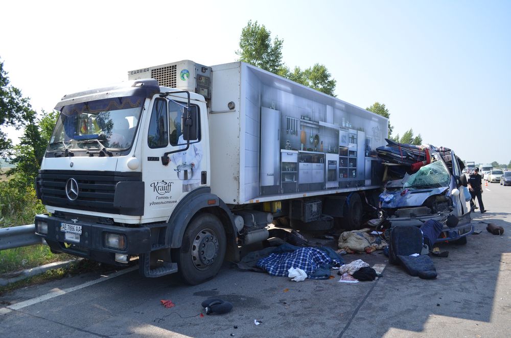 Зображення до:  ДТП с грузовиком: погибли трое пассажиров микроавтобуса (дополнено)