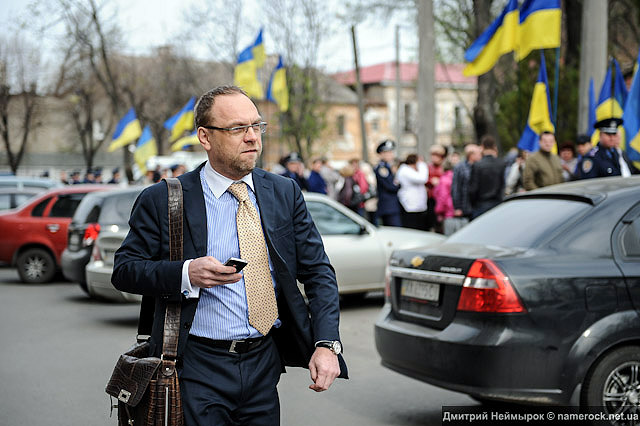 Зображення до:  Свободен. Сергей Власенко покинул здание ГПУ