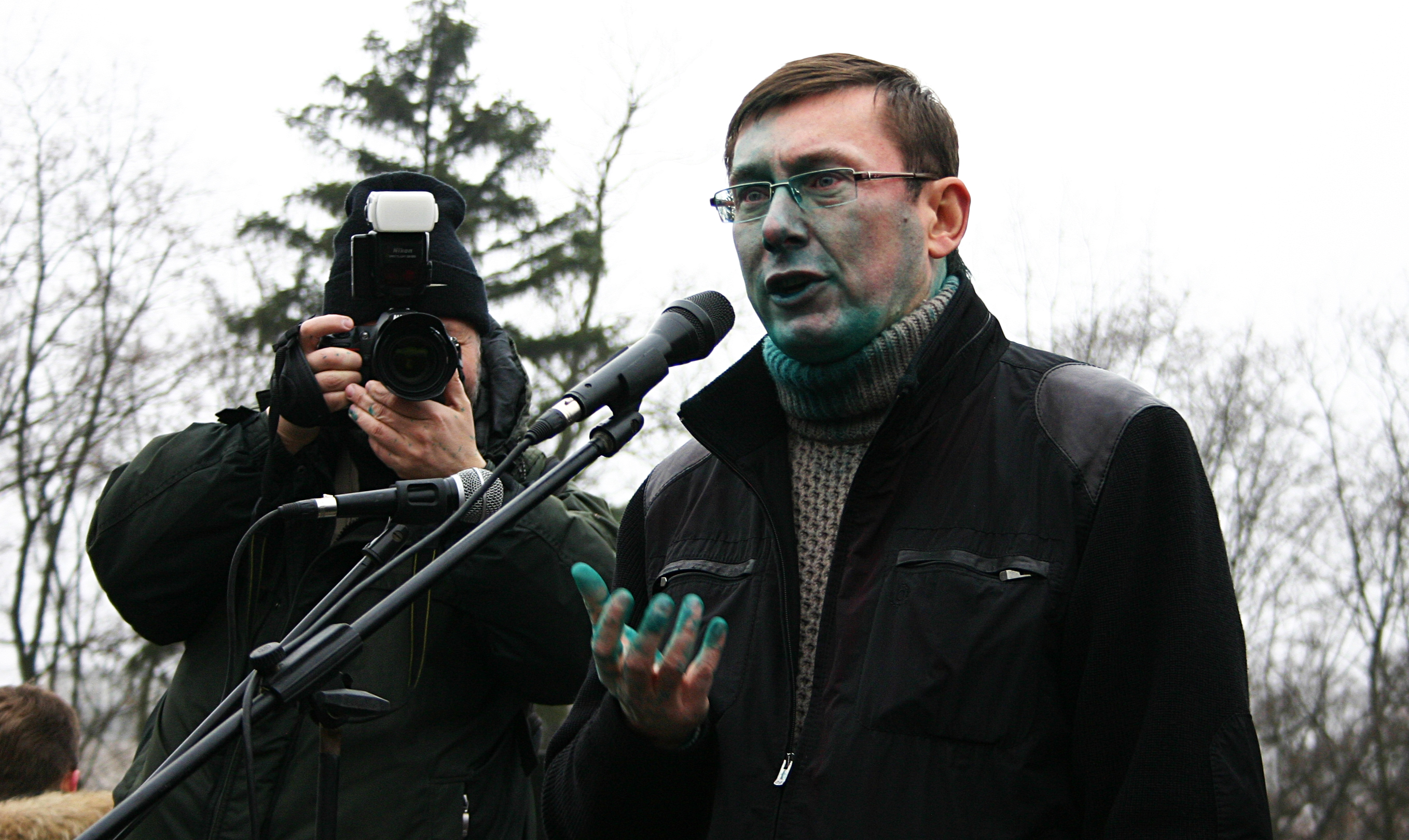 Зображення до:  В Харькове облили зелёнкой Юрия Луценко