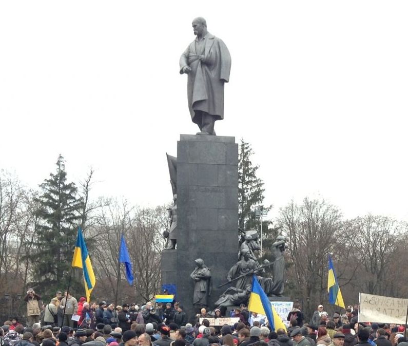 Зображення до:  Протест у памятника Тарасу Шевченко в Харькове. Прямая трансляция