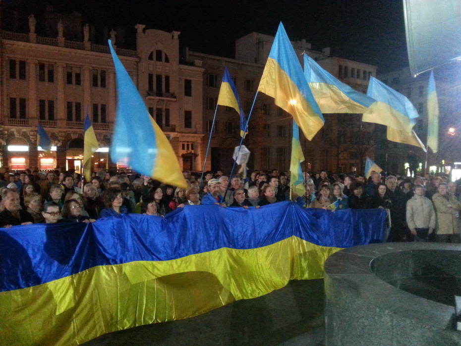 Зображення до:  Евромайдан-митинг: самооборона, молитвы и антивоенные плакаты