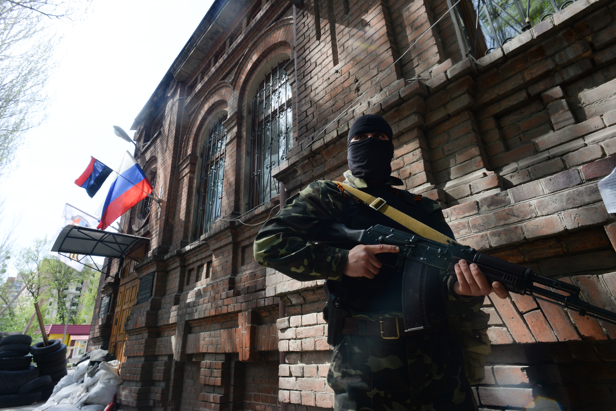 Зображення до:  СБУ: террористы держат членов военной миссии ОБСЕ в подвале