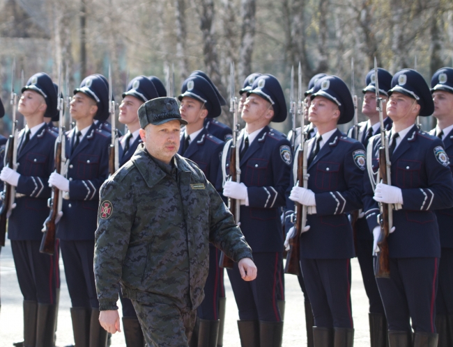 Зображення до:  Антитеррор. Турчинов ввёл в действие решение СНБО