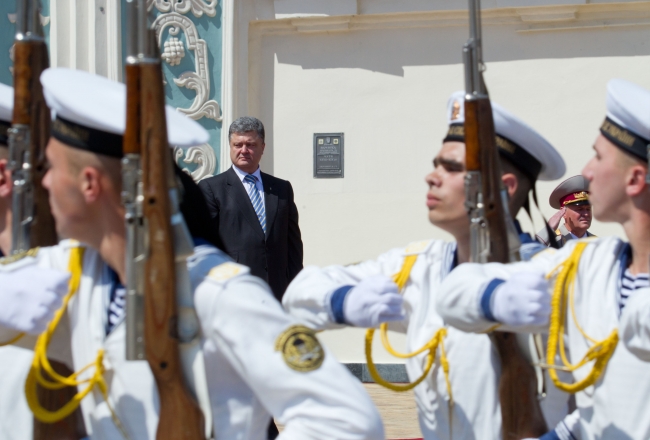 Зображення до:  Сэкономленные деньги — военным. Предложение Порошенко