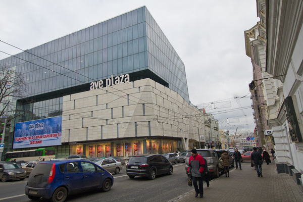 Зображення до:  В торговом центре на улице Сумской ищут взрывчатку