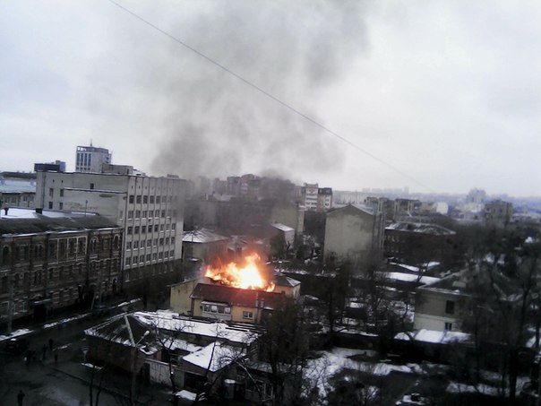 Зображення до:  В центре Харькова горит дом