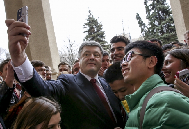 Зображення до:  «Селфи» с президентом. Итоги поездки Порошенко в Харьков