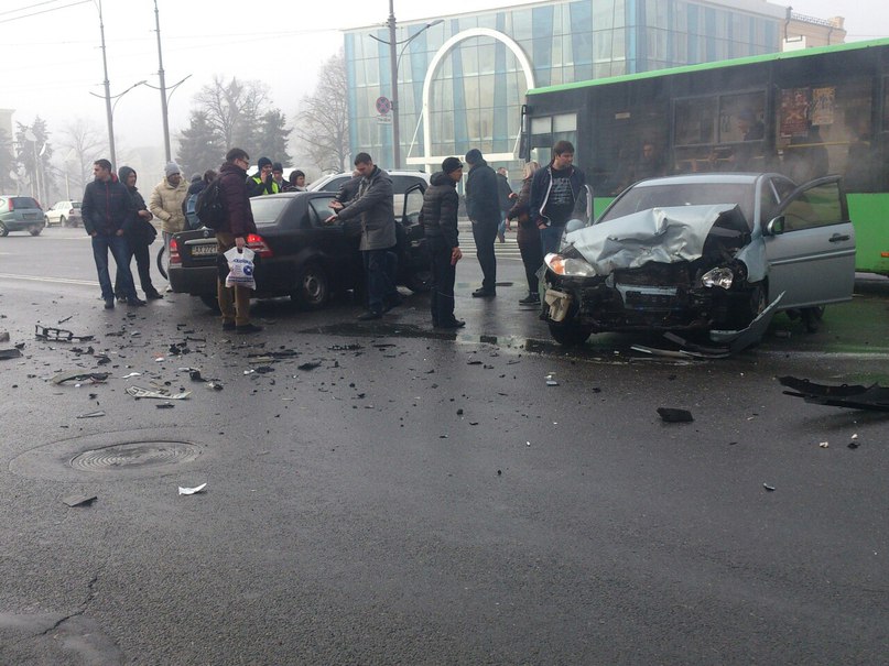 Зображення до:  ДТП в центре Харькова: трое пострадавших