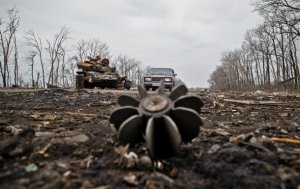 Зображення до:  В Луганской области подорвался автомобиль с военными