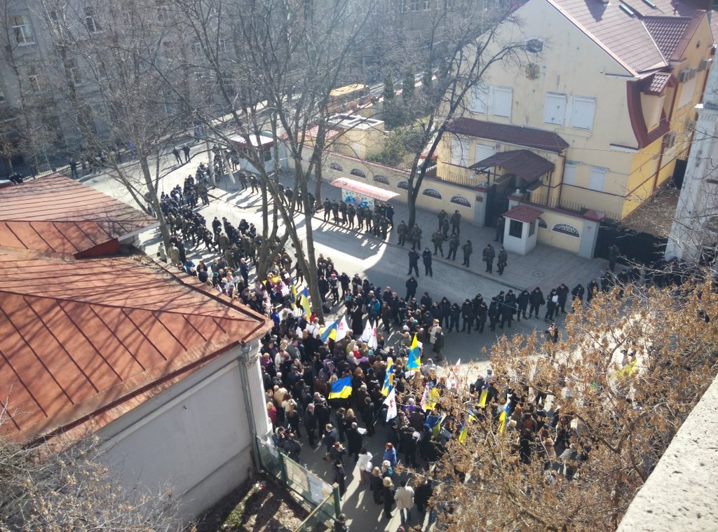 Зображення до:  Харьковчане продолжают акцию в поддержку Савченко