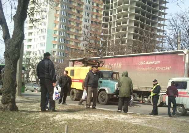 Зображення до:  Харьковские коммунальщики пострадали в ДТП