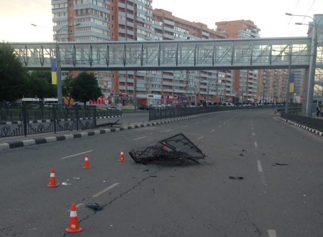 Зображення до:  Автомобиль снёс забор на проспекте Гагарина