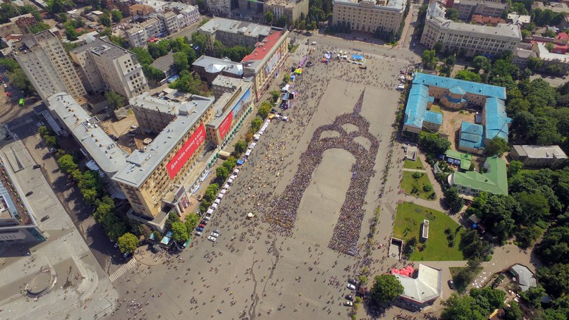 Зображення до:  «Зеркальная струя» из велосипедов. Вид сверху