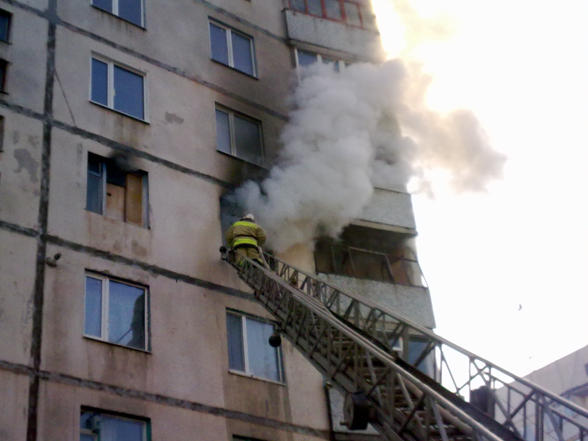 Зображення до:  Пожар в харьковской многоэтажке: двое пострадавших