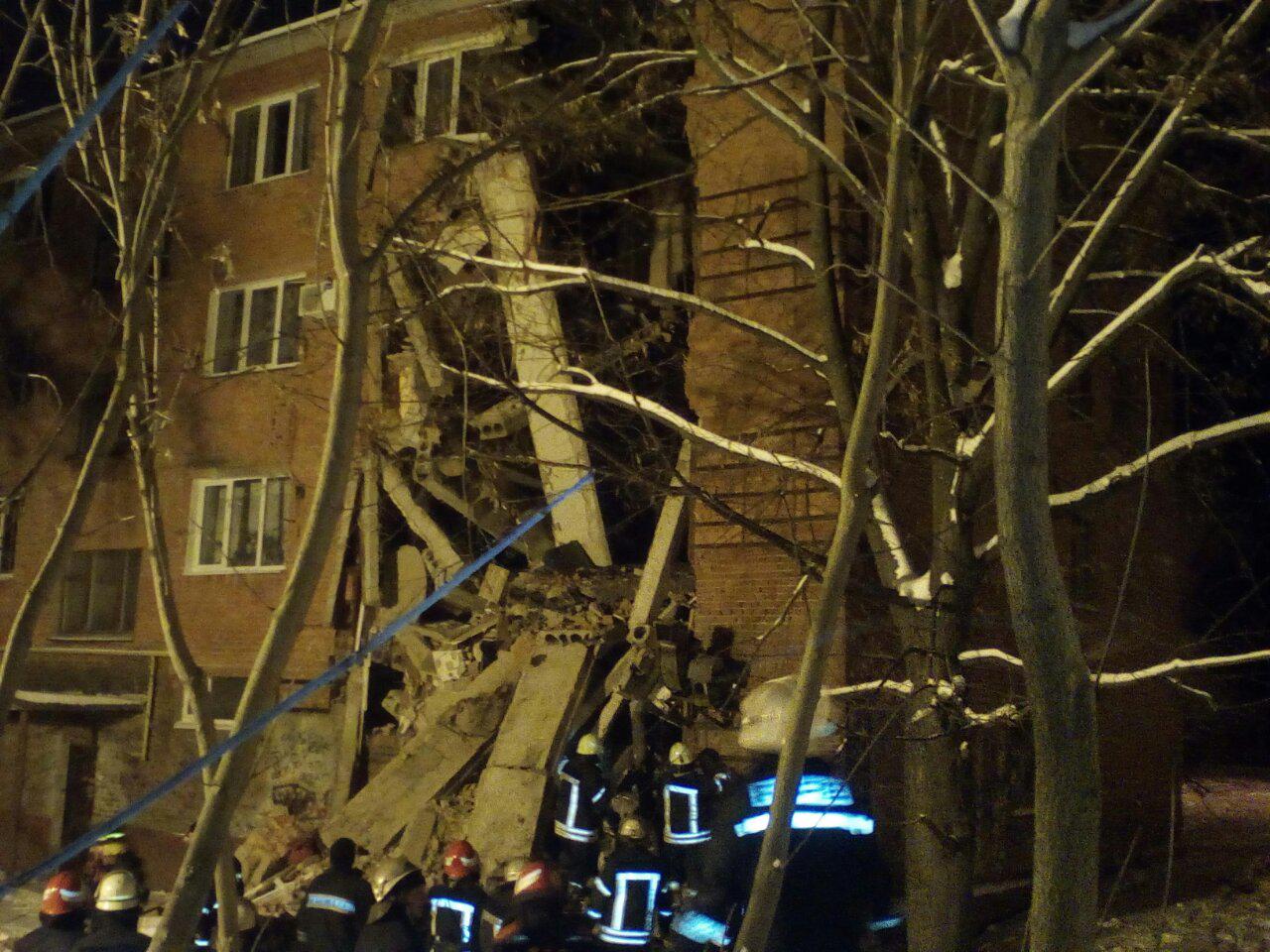 Зображення до:  Взрыв в многоэтажке в Чернигове: из-под завалов достали подростка