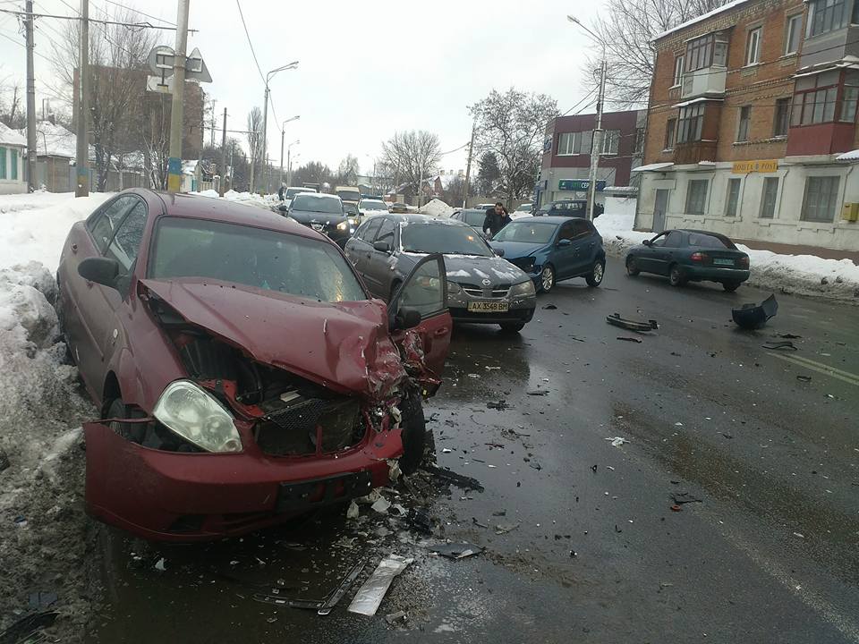 Зображення до:  Четыре автомобиля попали в ДТП в Харькове