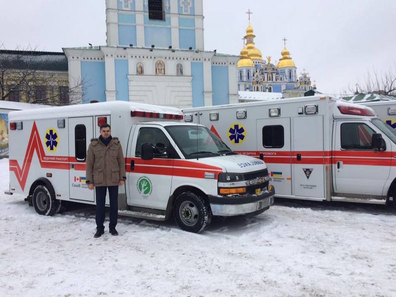 Зображення до:  Канада передала Харьковской области четыре автомобиля скорой помощи