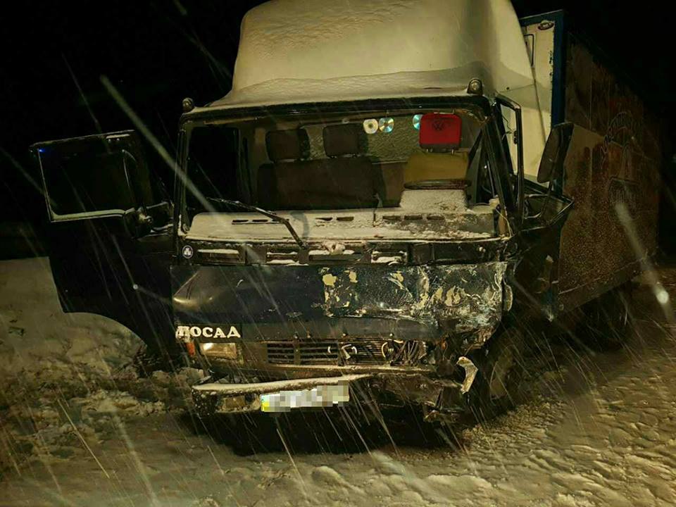 Зображення до:  Один человек погиб, двое пострадали в ДТП с грузовиком под Харьковом