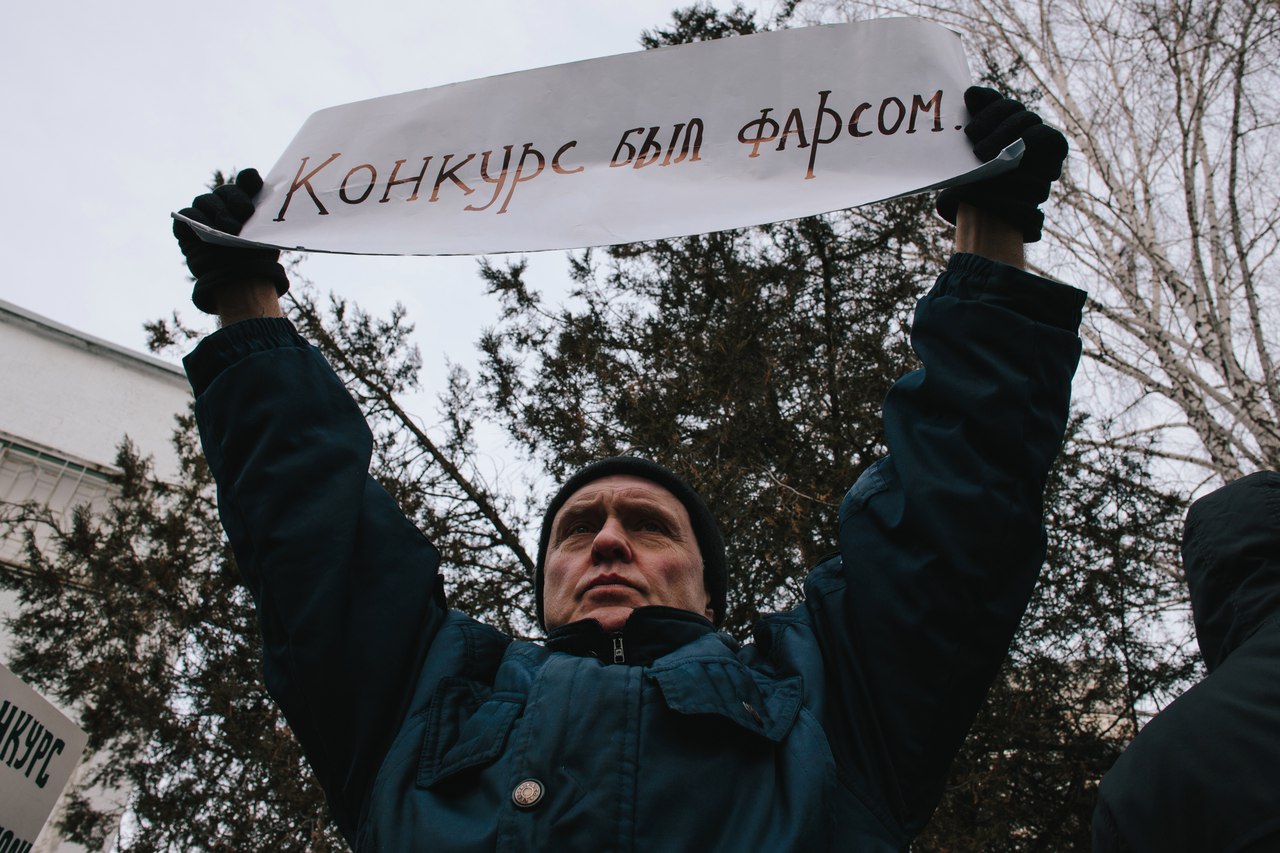 Зображення до:  Памятник на площади Свободы: назначено заседание по иску общественников