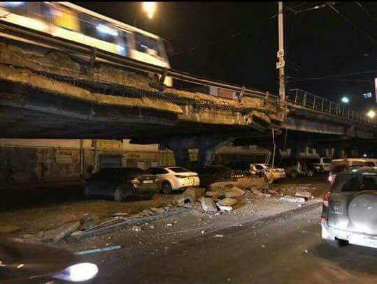 Зображення до:  В Киеве частично обрушился Шулявский мост