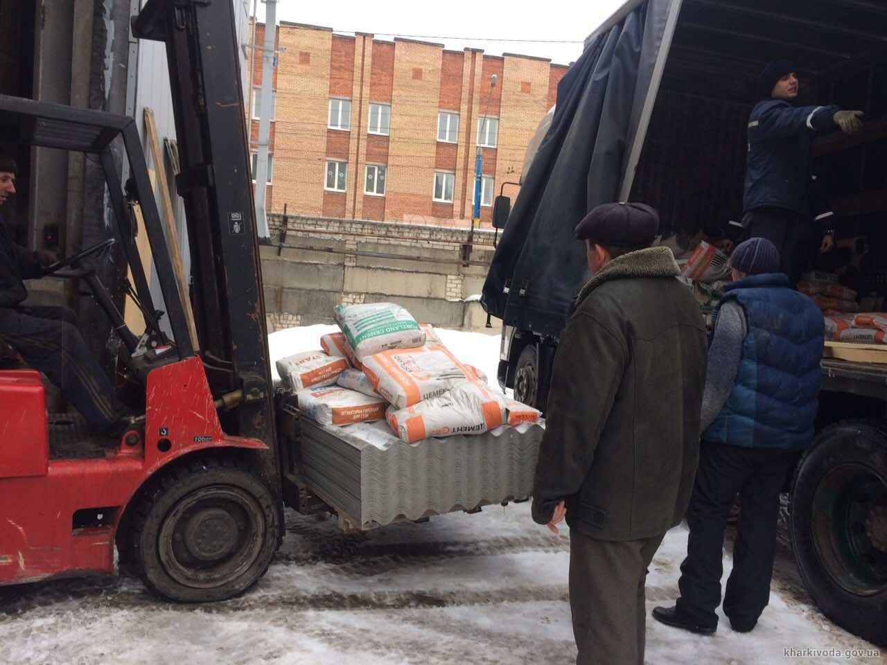 Зображення до:  Из Харькова на Донбасс доставили стройматериалы